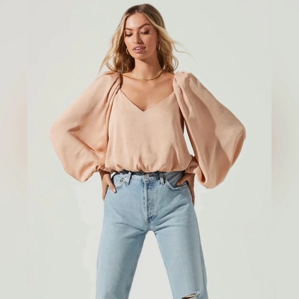 ASTR The Label Cally Revolve Top
